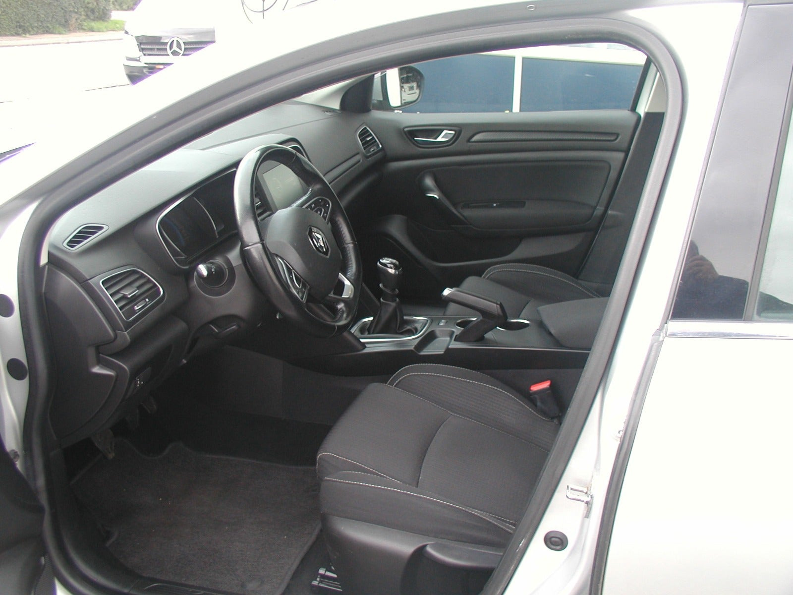 Sølv Renault Megane IV fra 2017