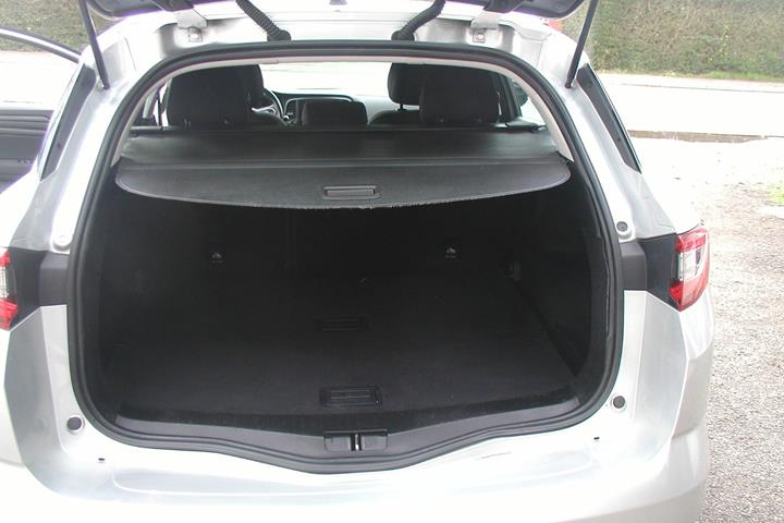 Sølv Renault Megane IV fra 2017