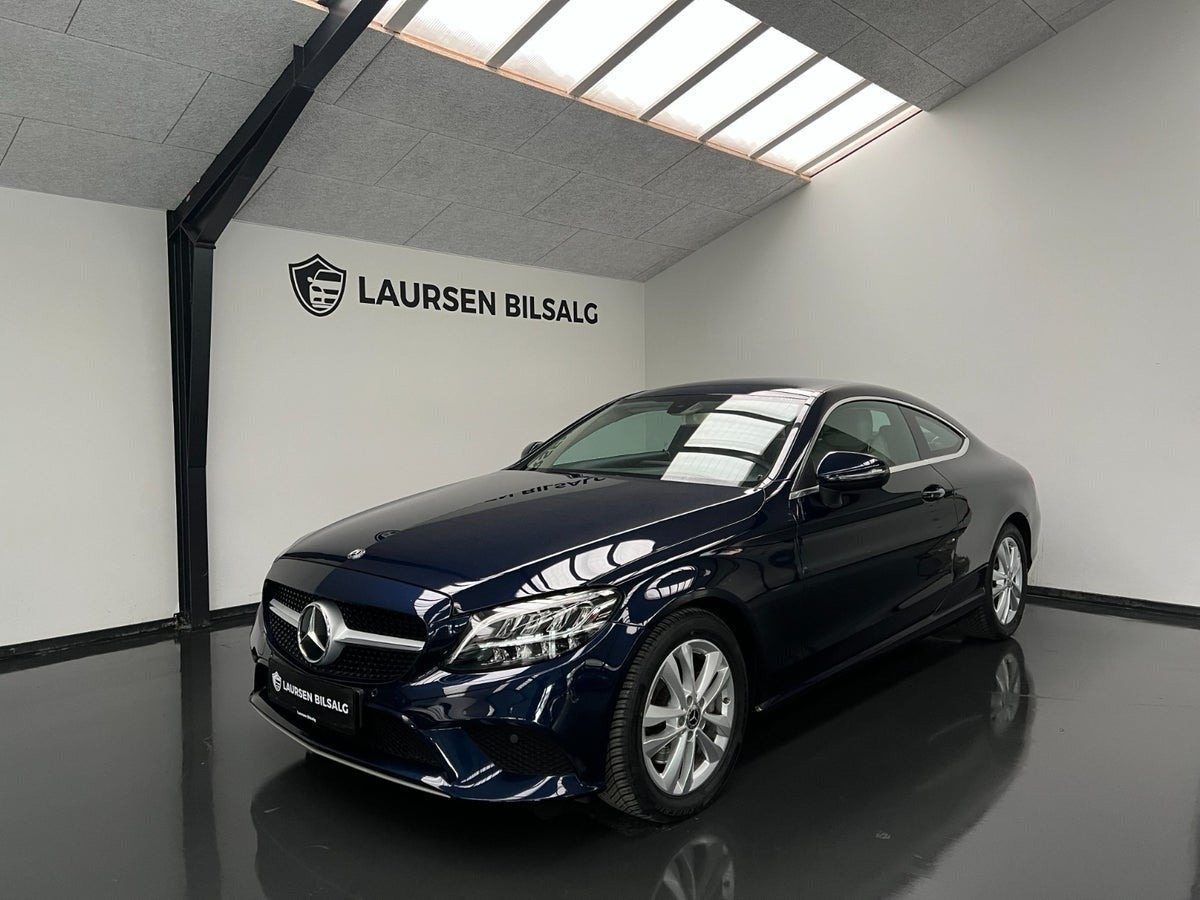 Blå Mercedes C300 fra 2018
