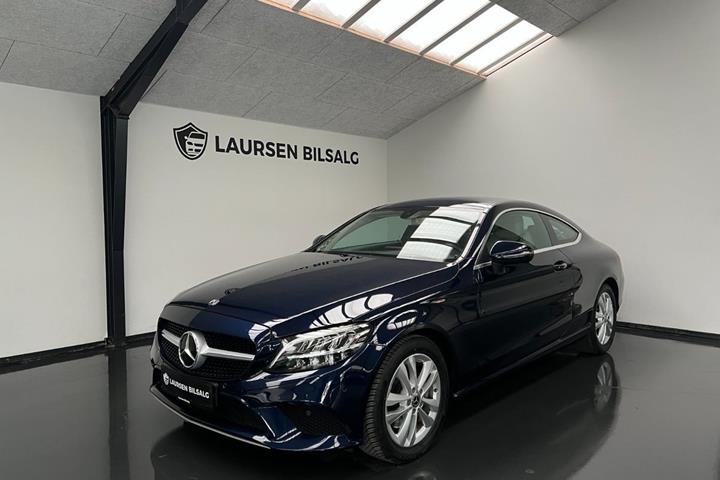 Blå Mercedes C300 fra 2018