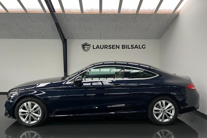 Blå Mercedes C300 fra 2018