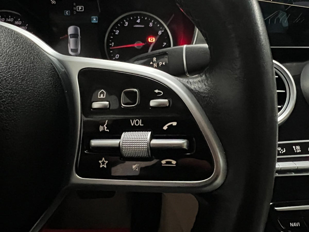 Blå Mercedes C300 fra 2018