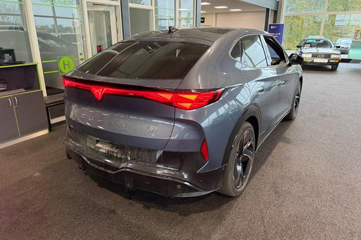 Blå Cupra Tavascan fra 2025