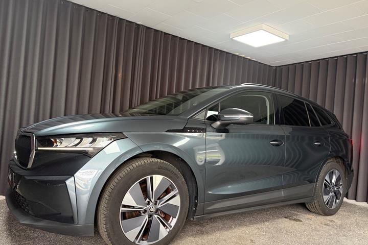 Grå Skoda Enyaq fra 2022