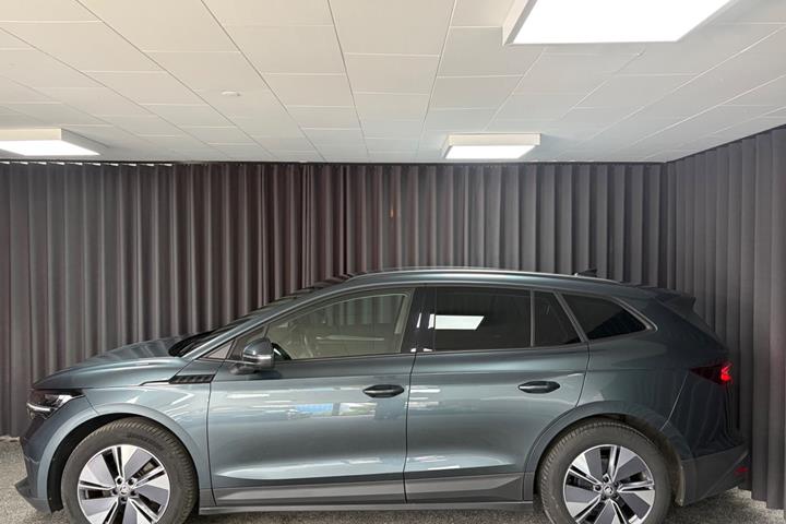 Grå Skoda Enyaq fra 2022
