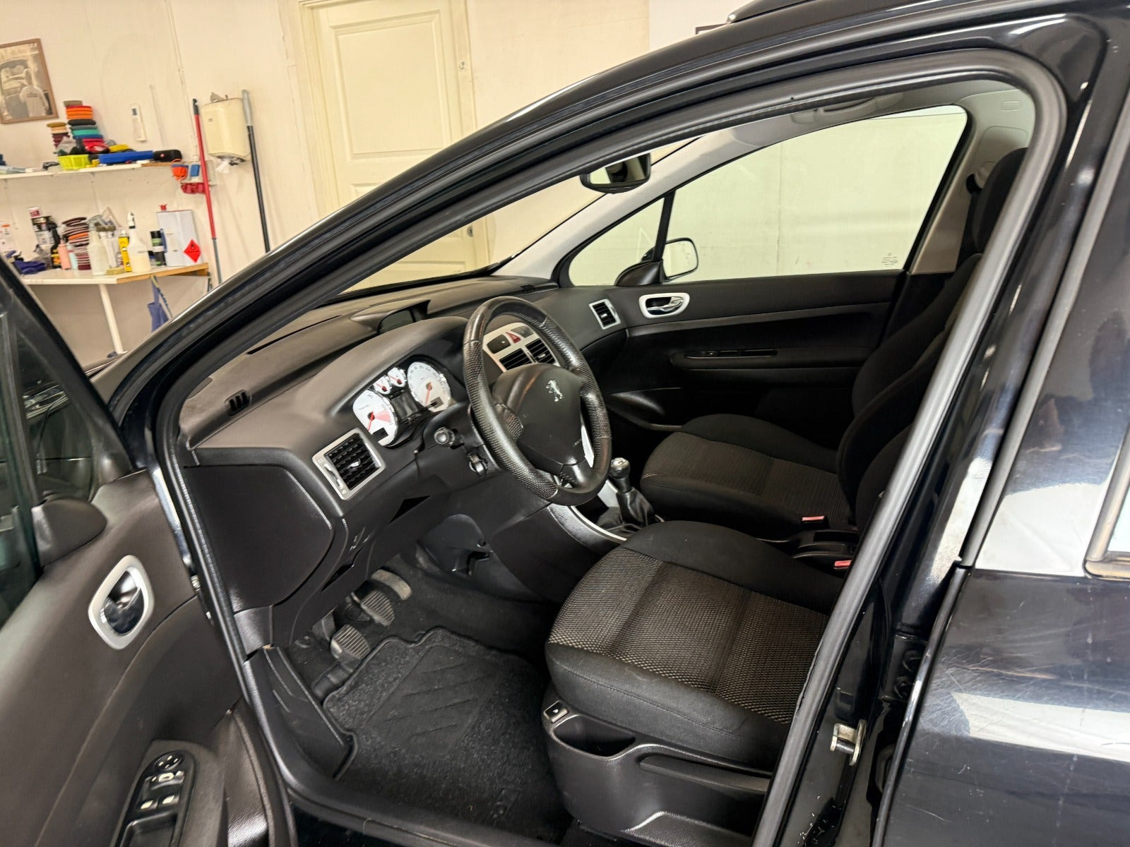 Sort Peugeot 307 fra 2009