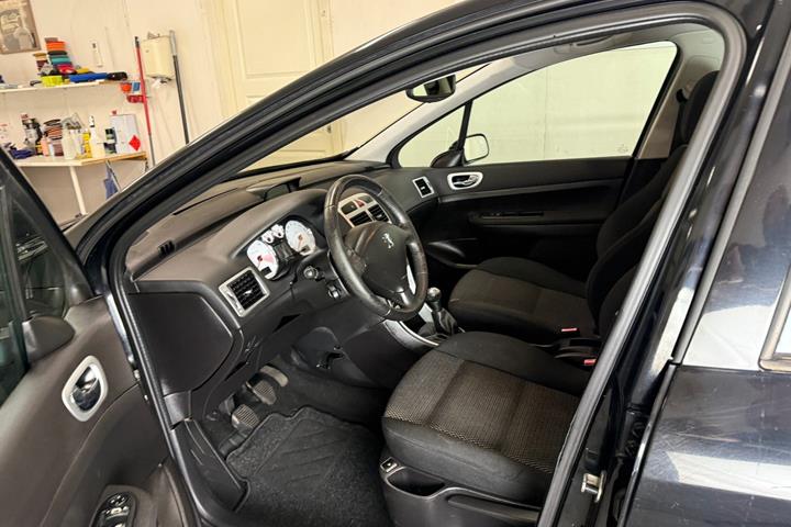 Sort Peugeot 307 fra 2009