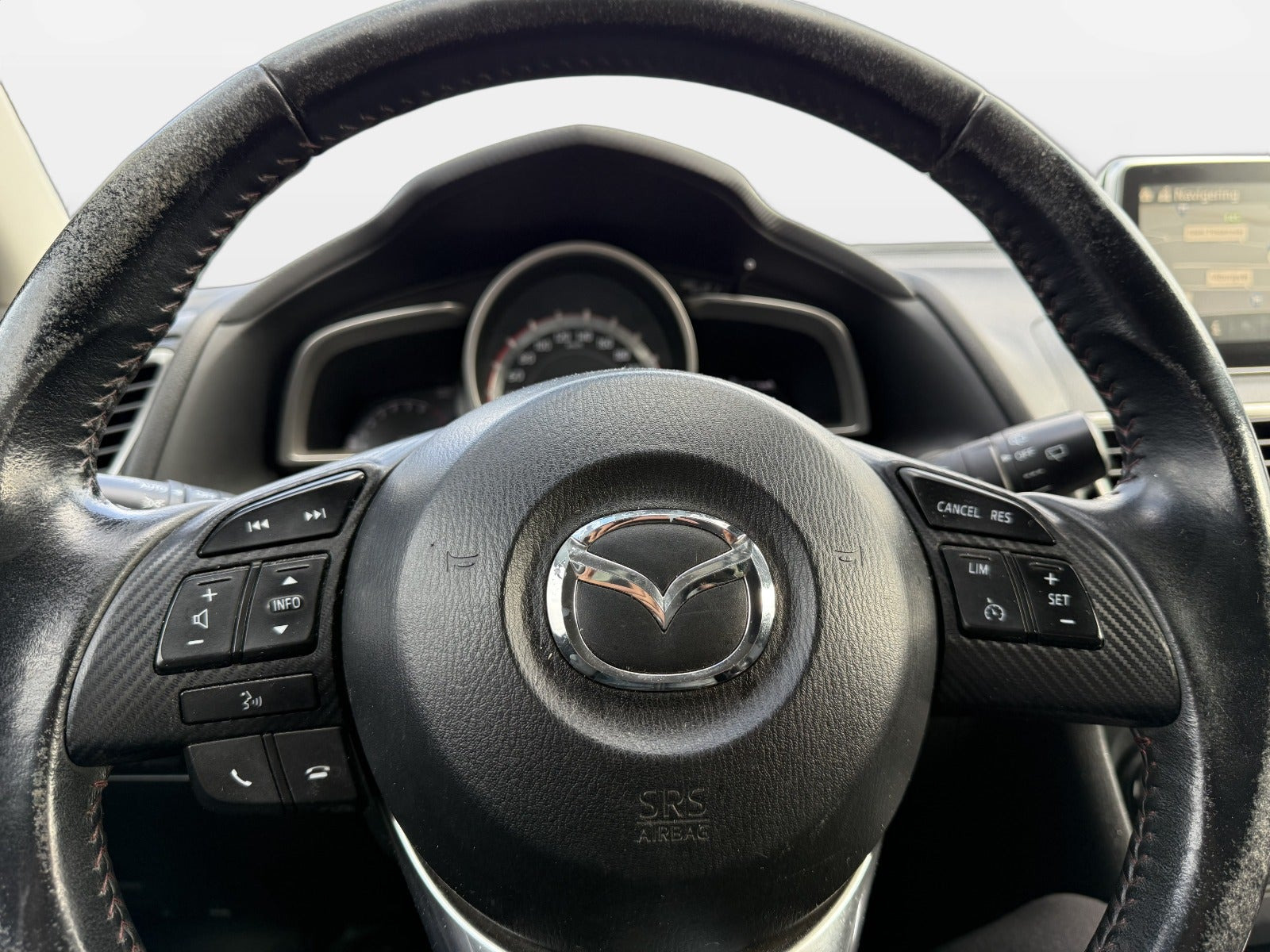 Hvid Mazda 3 fra 2013