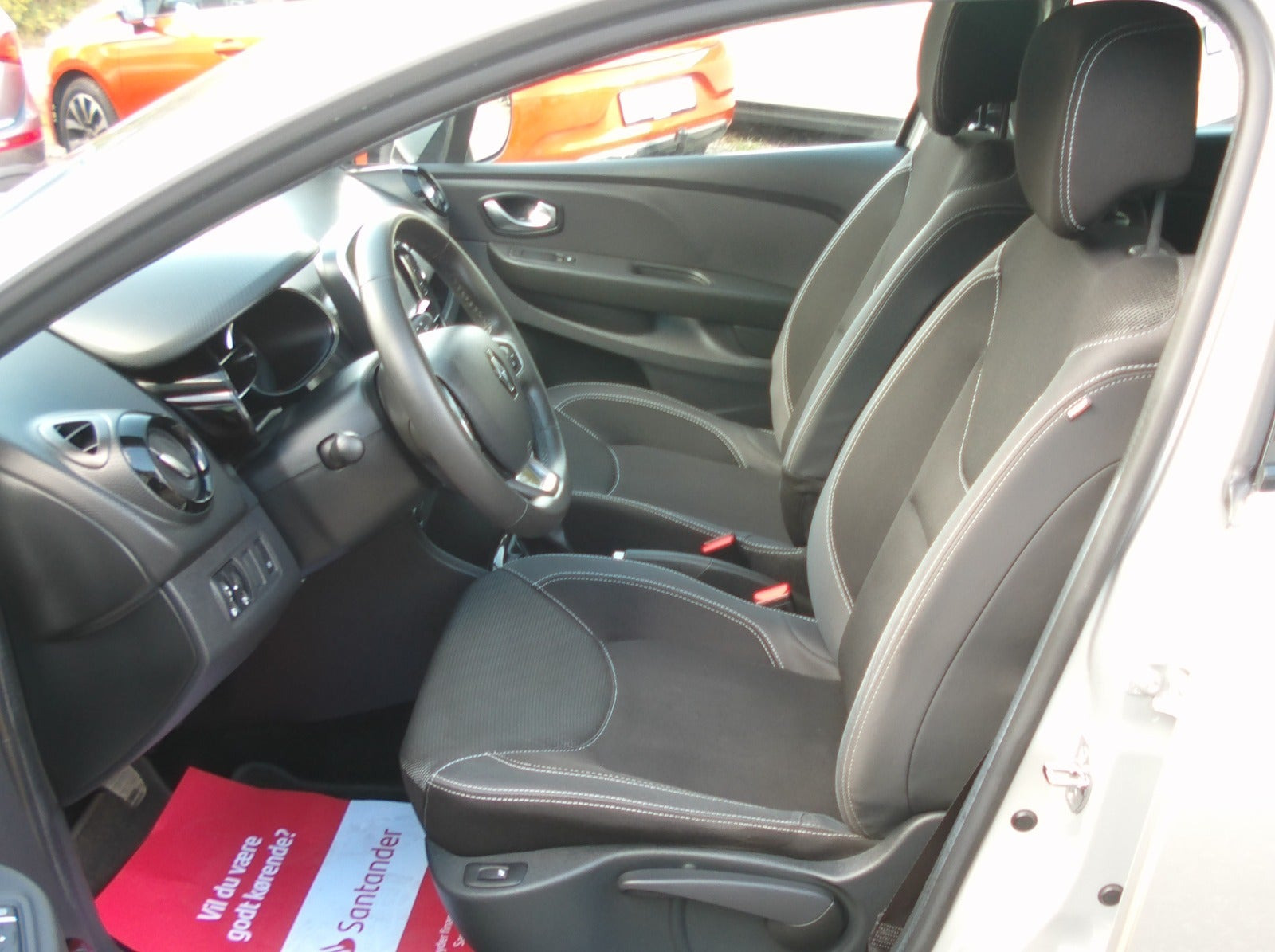 Sølv Renault Clio IV fra 2017