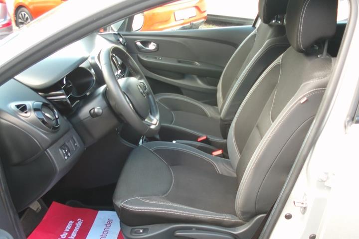 Sølv Renault Clio IV fra 2017