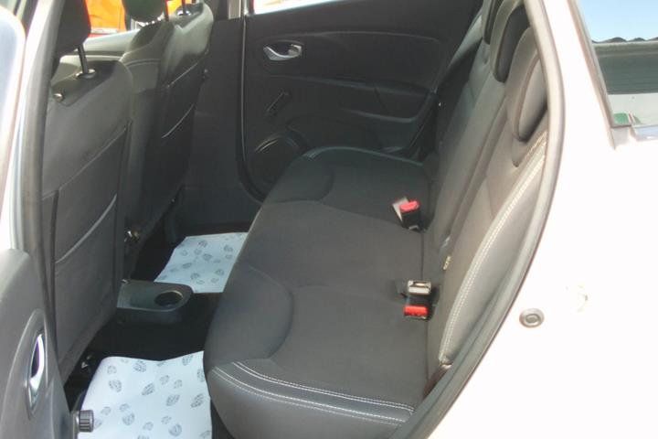 Sølv Renault Clio IV fra 2017