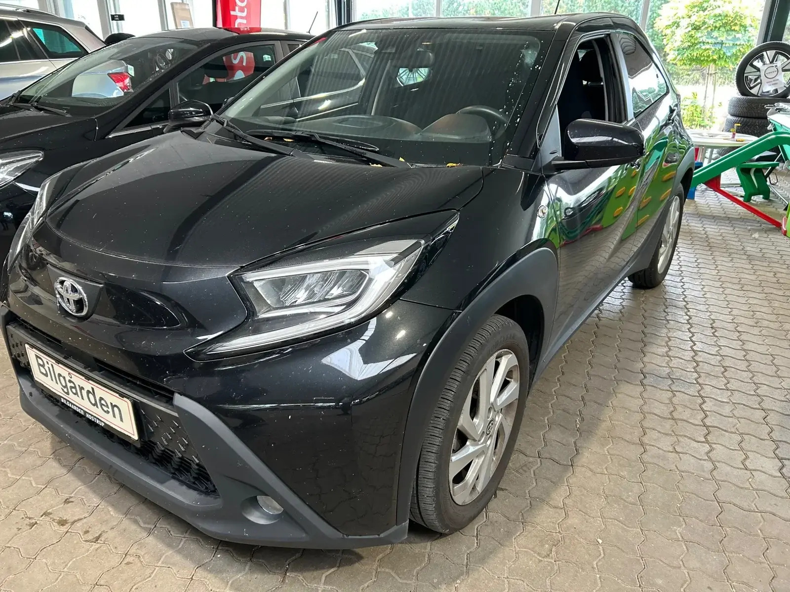 Sort Toyota Aygo X fra 2023