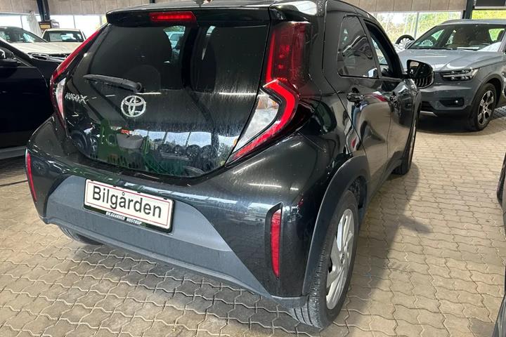 Sort Toyota Aygo X fra 2023