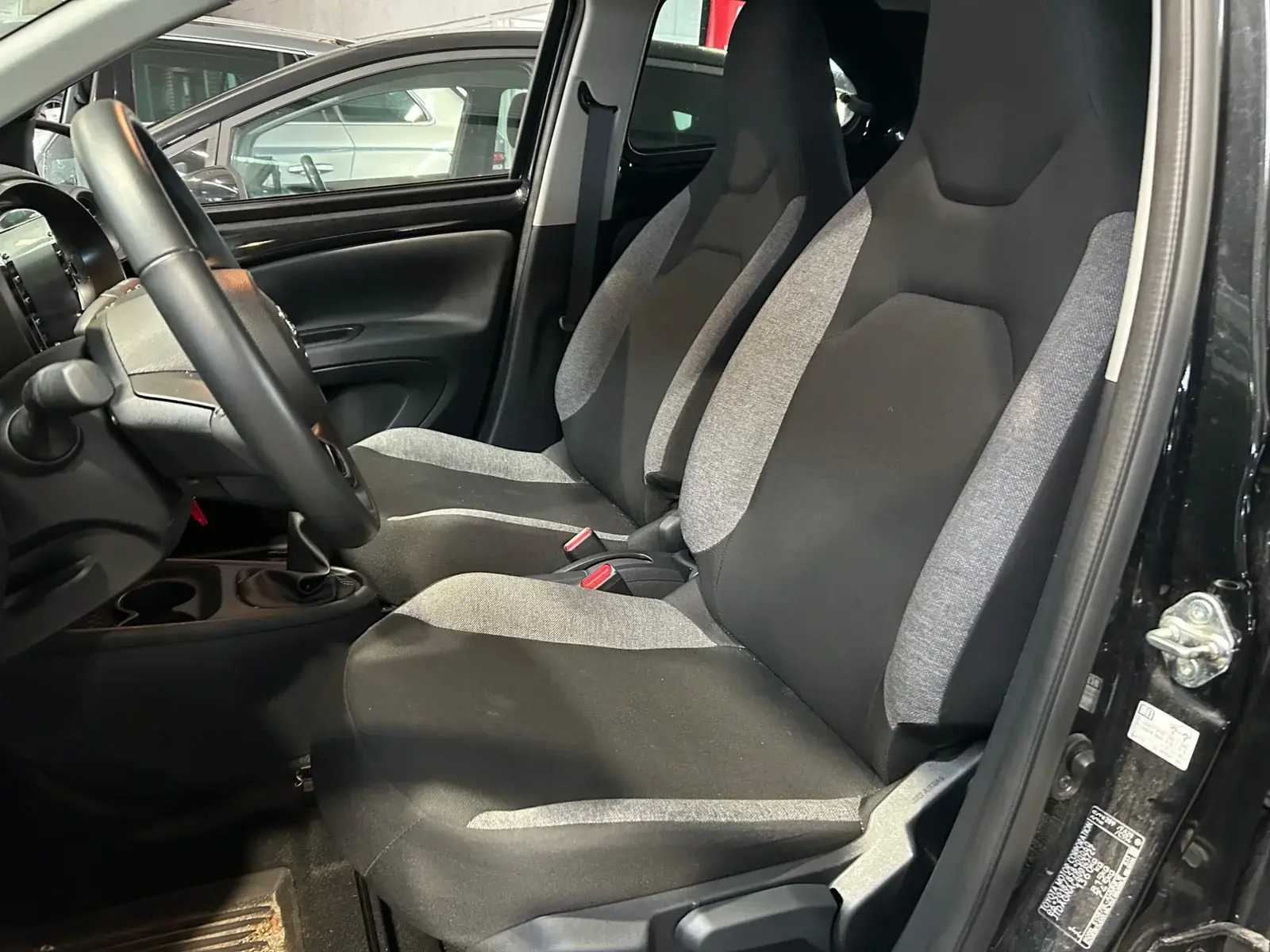 Sort Toyota Aygo X fra 2023