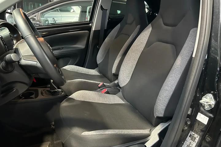 Sort Toyota Aygo X fra 2023