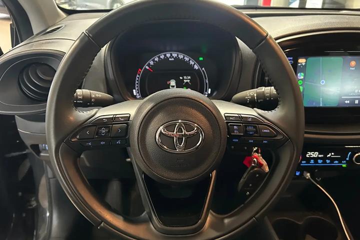 Sort Toyota Aygo X fra 2023