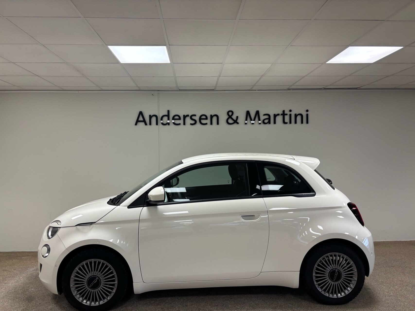 Hvid Fiat 500e fra 2023