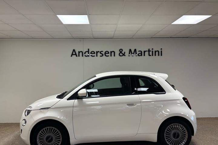 Hvid Fiat 500e fra 2023