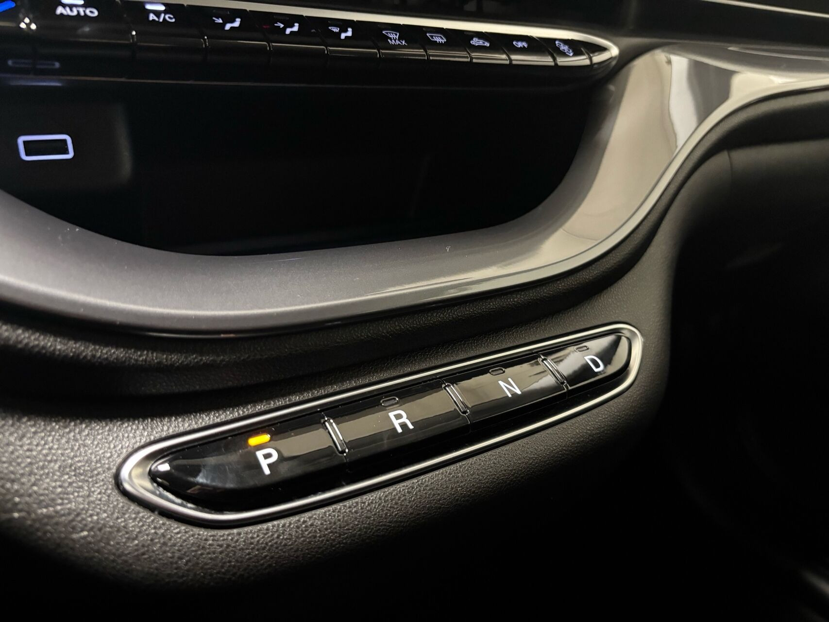 Hvid Fiat 500e fra 2023
