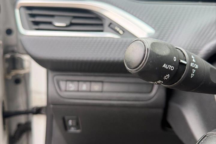 undefined Peugeot 208 fra 2017