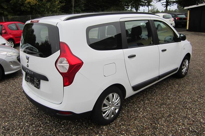 Hvid Dacia Lodgy fra 2015