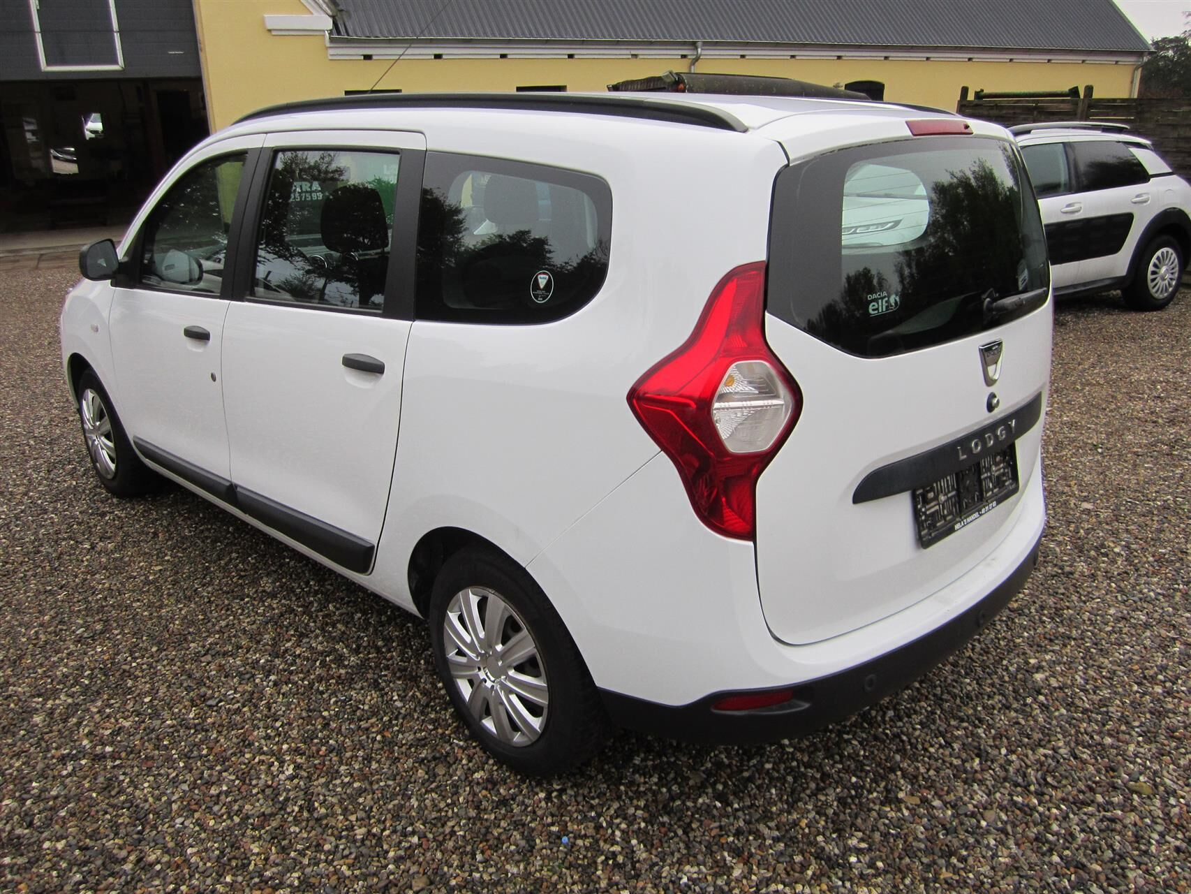 Hvid Dacia Lodgy fra 2015