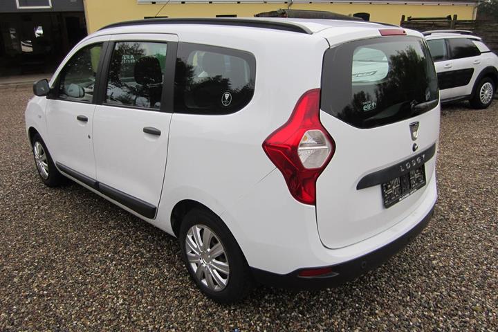 Hvid Dacia Lodgy fra 2015
