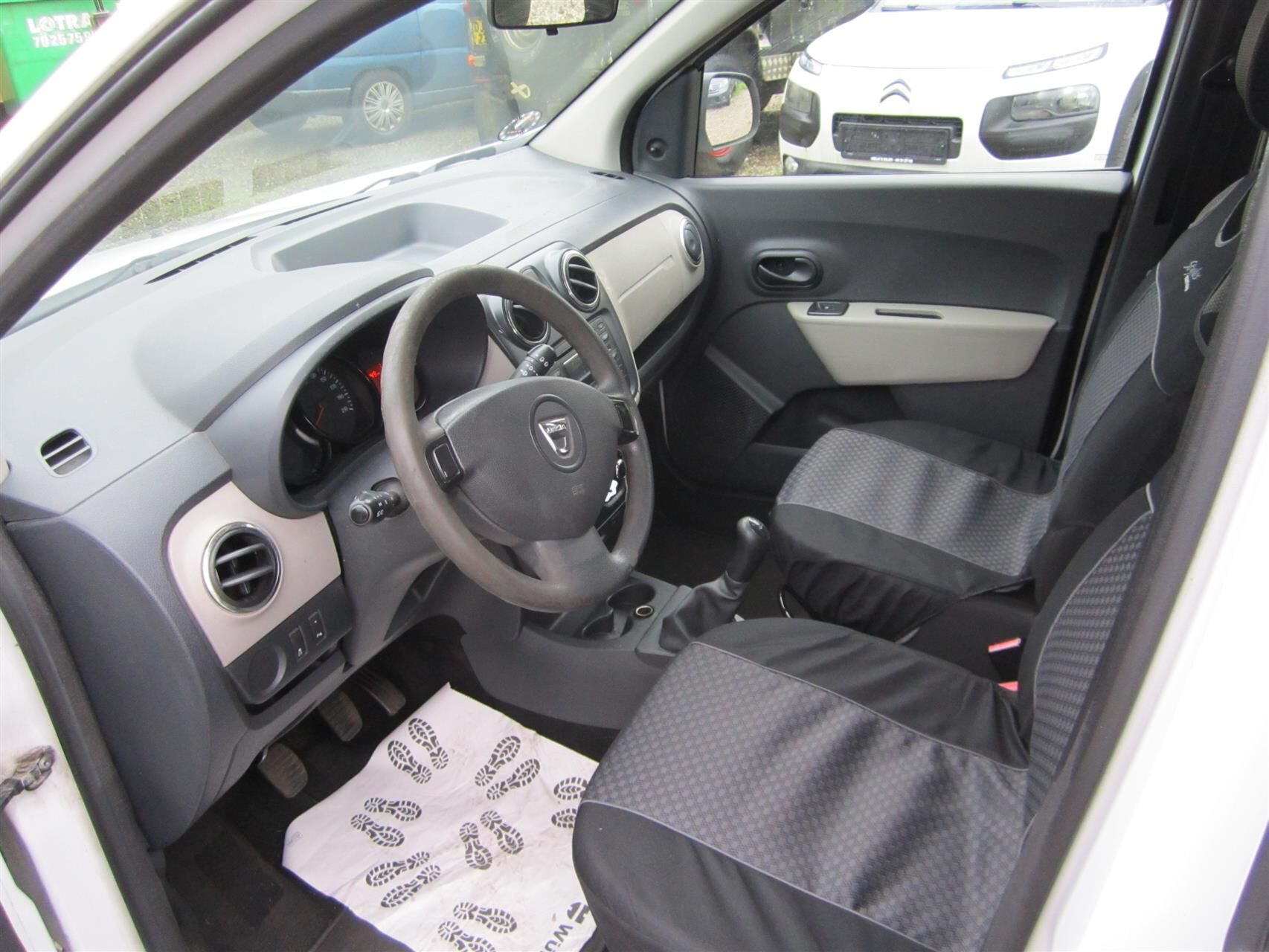 Hvid Dacia Lodgy fra 2015