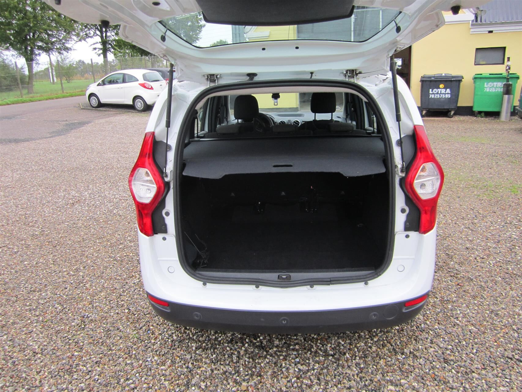Hvid Dacia Lodgy fra 2015