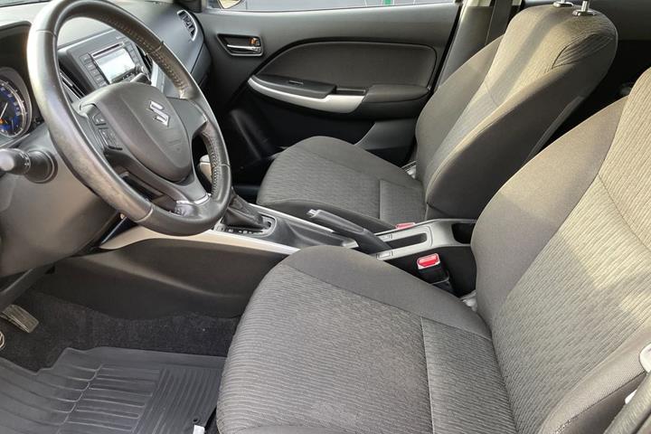 Grå Suzuki Baleno fra 2017
