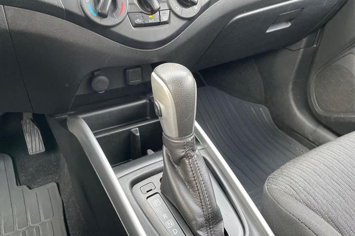 Grå Suzuki Baleno fra 2017