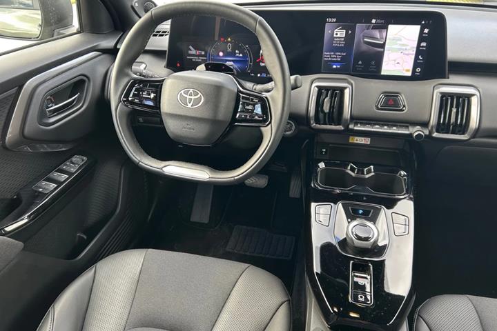 Grøn Toyota Urban Cruiser fra 2025