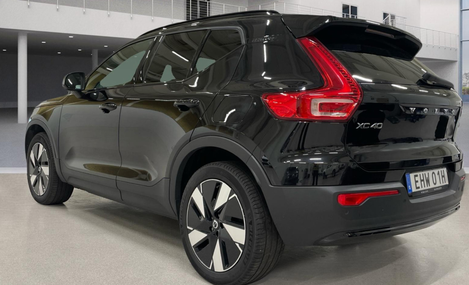 Sort Volvo XC40 fra 2024