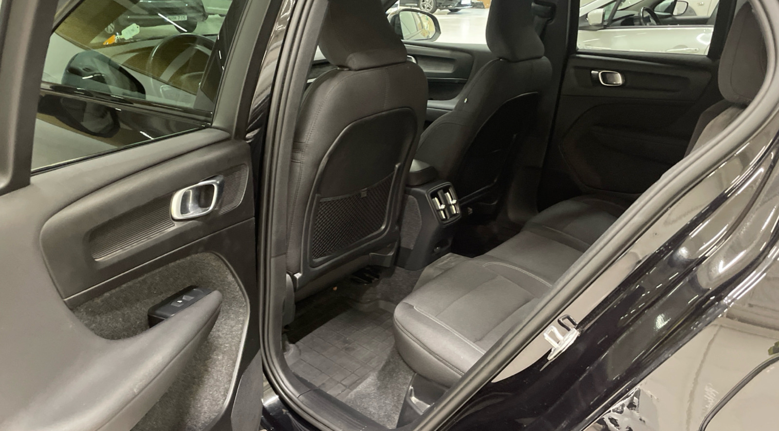 Sort Volvo XC40 fra 2024