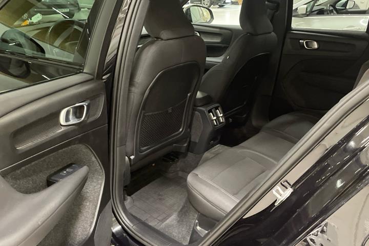 Sort Volvo XC40 fra 2024