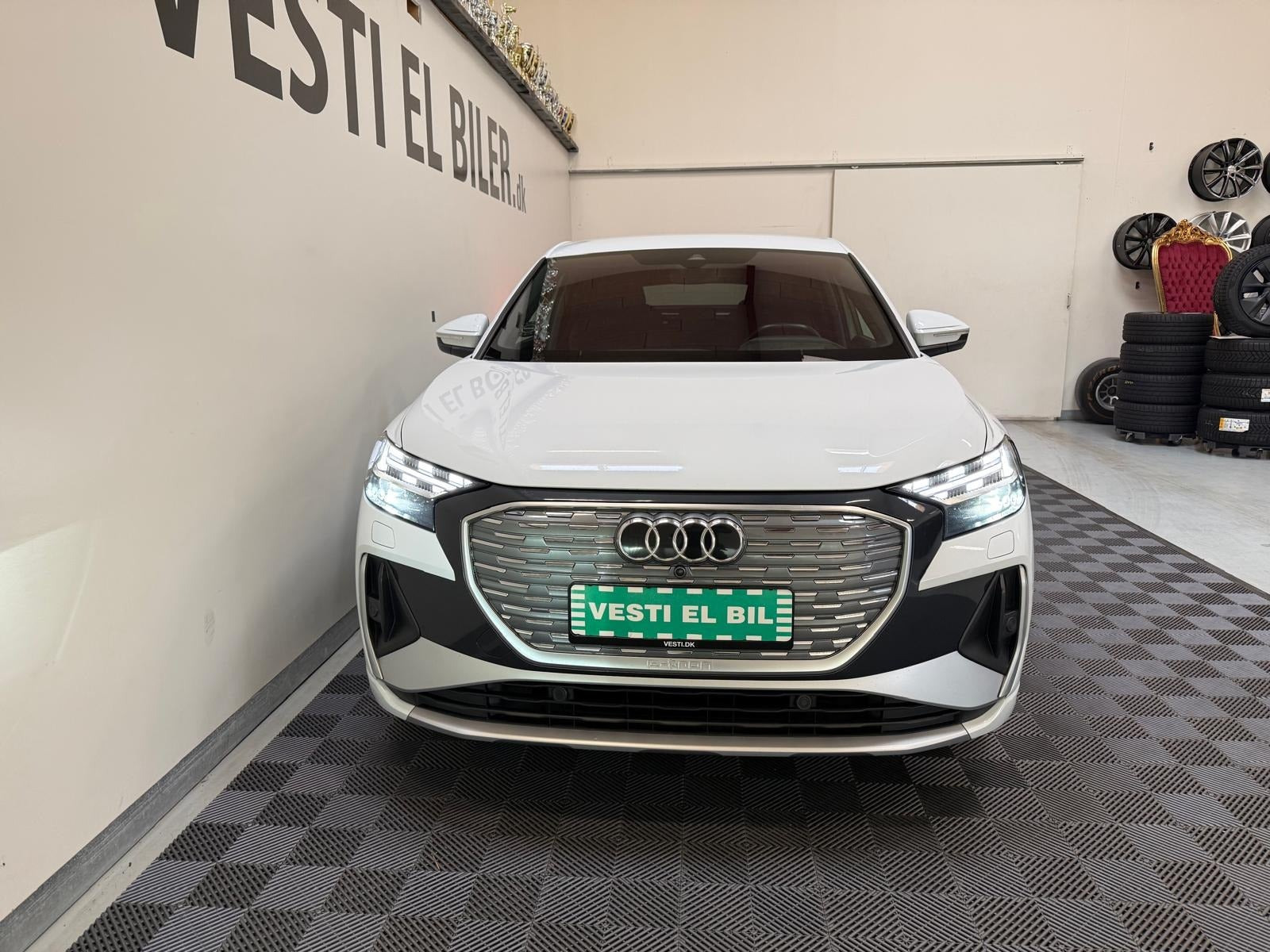 Hvid Audi Q4 e-tron fra 2022