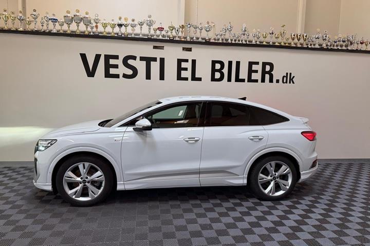 Hvid Audi Q4 e-tron fra 2022
