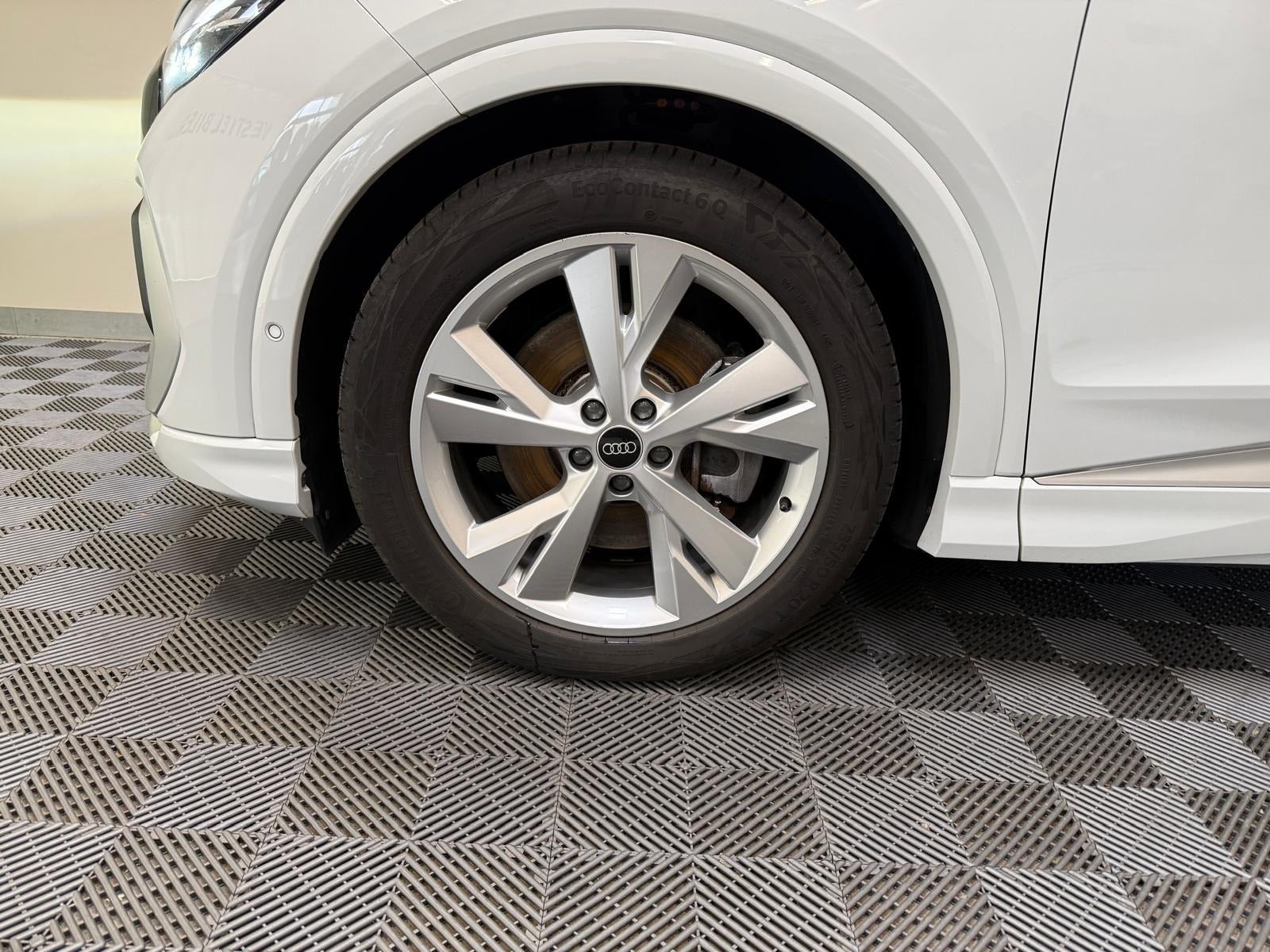 Hvid Audi Q4 e-tron fra 2022