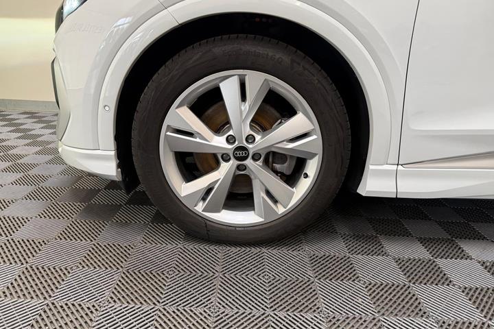 Hvid Audi Q4 e-tron fra 2022
