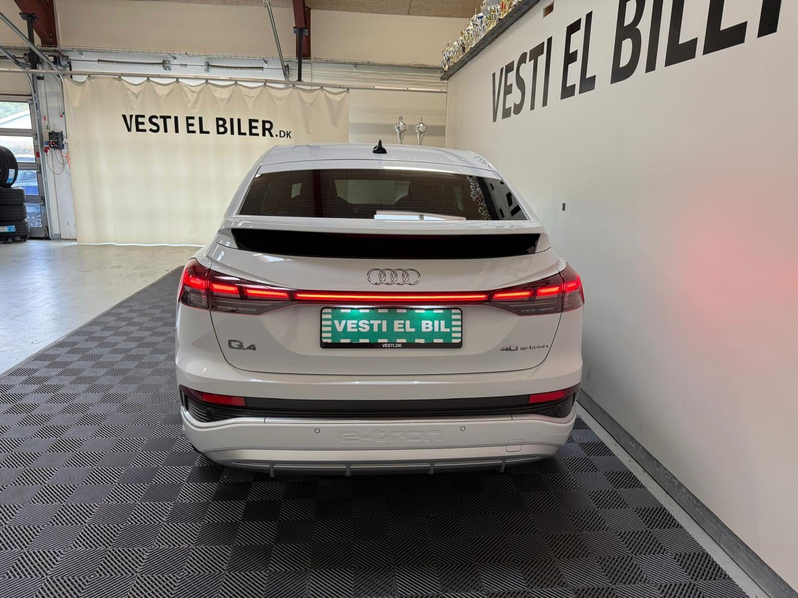Hvid Audi Q4 e-tron fra 2022
