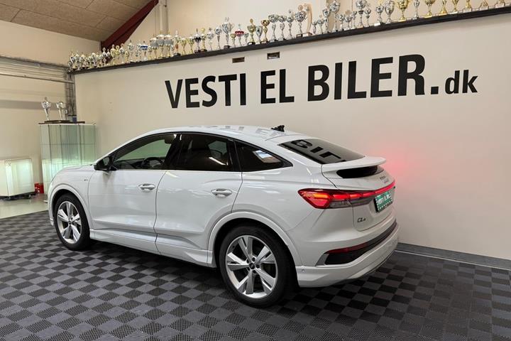 Hvid Audi Q4 e-tron fra 2022