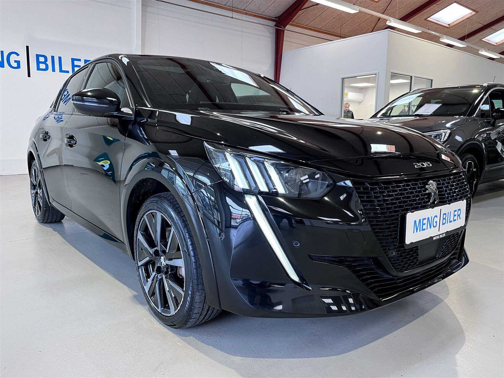 Sort Peugeot e-208 fra 2023