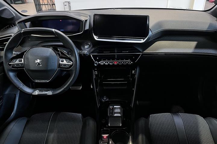 Sort Peugeot e-208 fra 2023