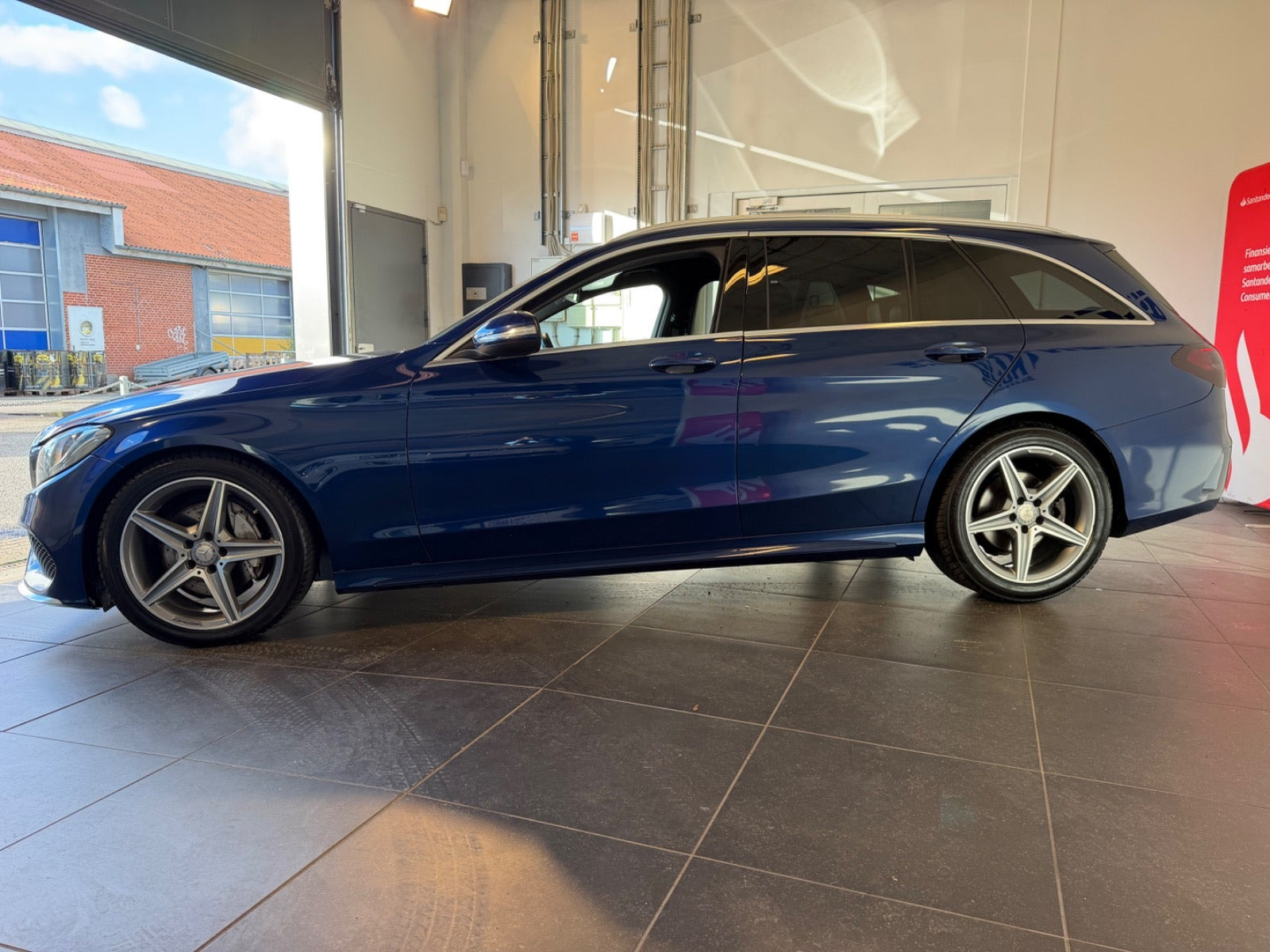 Blå Mercedes C220 fra 2015
