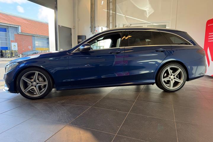 Blå Mercedes C220 fra 2015