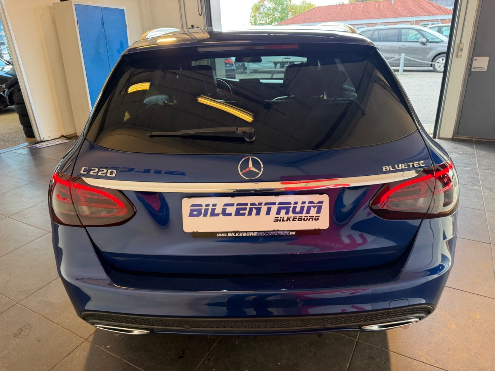 Blå Mercedes C220 fra 2015