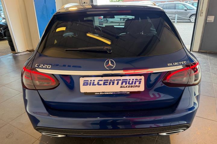 Blå Mercedes C220 fra 2015