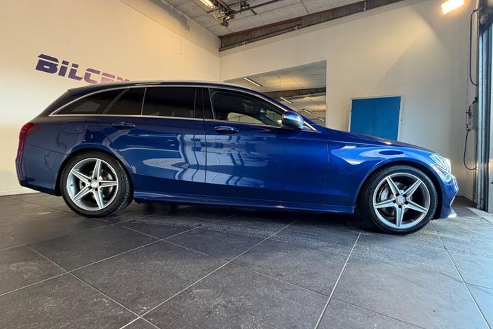 Blå Mercedes C220 fra 2015