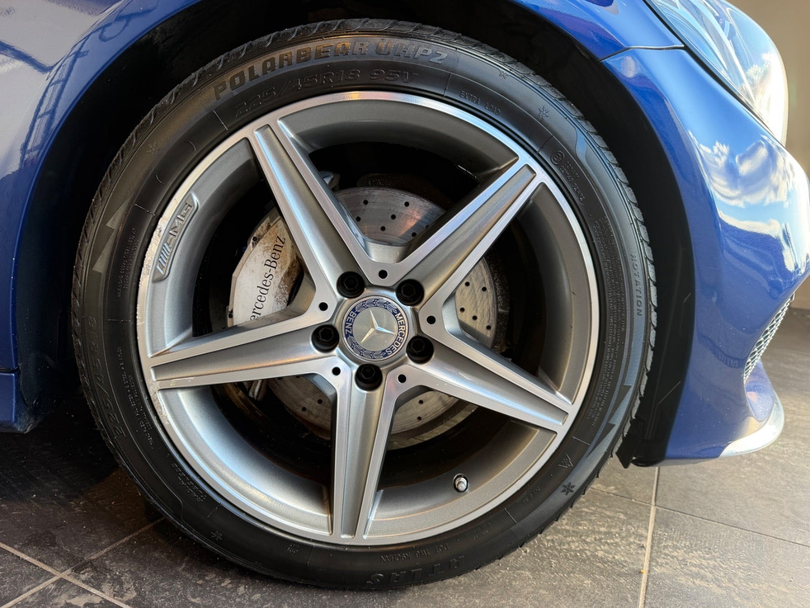 Blå Mercedes C220 fra 2015