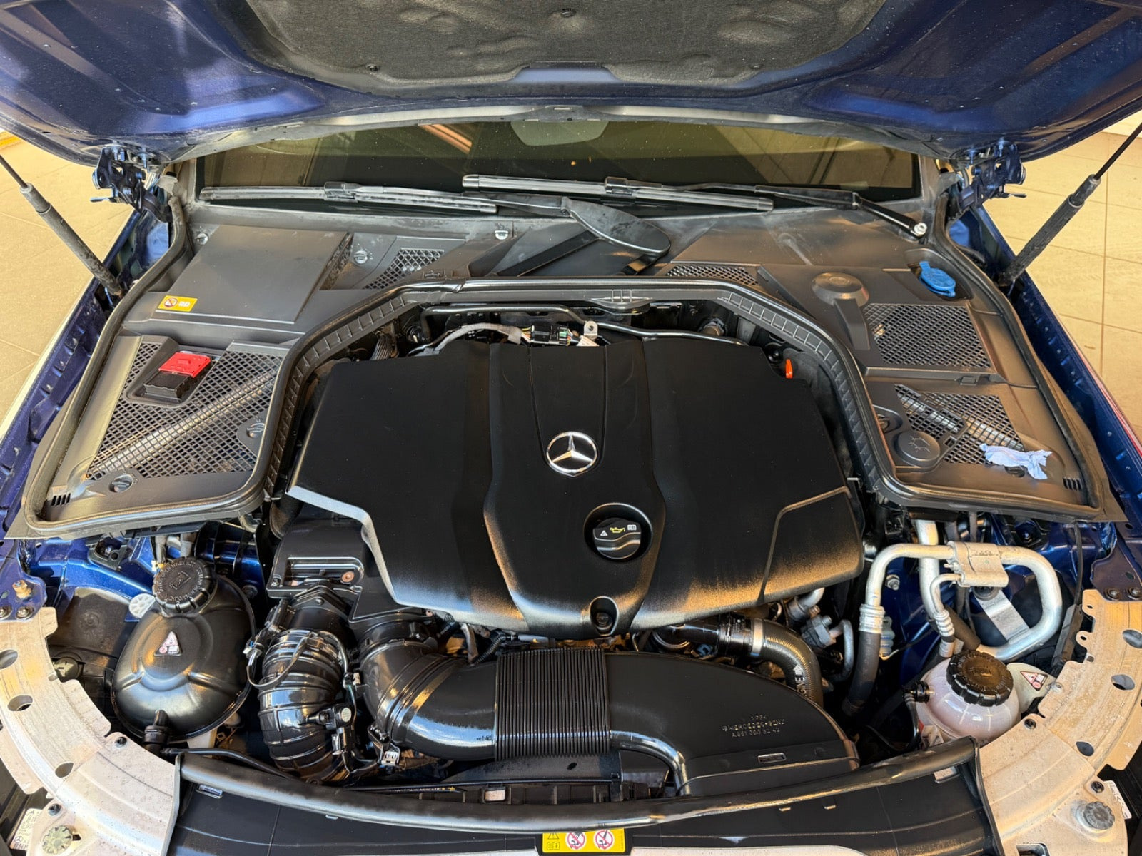 Blå Mercedes C220 fra 2015